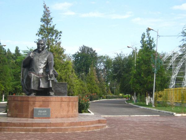 Парк Абая: От сквера к культурному центру
