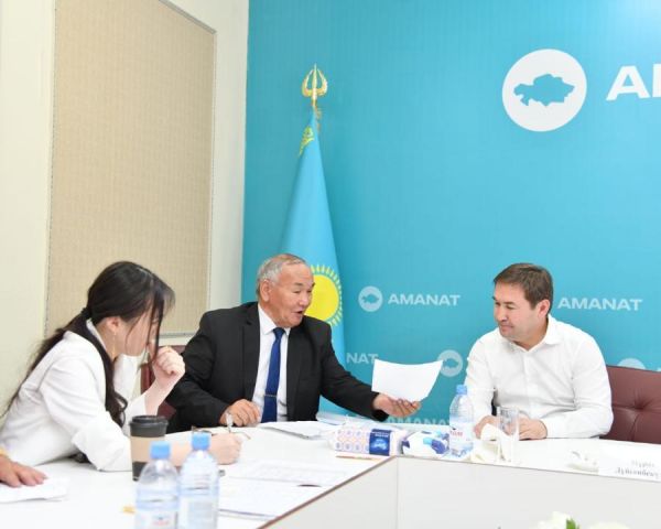 АКИМ ЗА ДЕНЬ ПРИНЯЛ 100 ЧЕЛОВЕК
