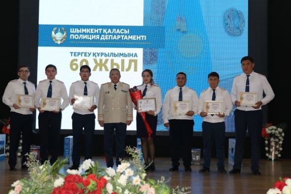 В Шымкенте приказом МВД награждены матери  лучших следователей