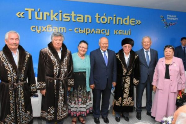 Түркістан облысы: Қазақтың мықты қаламгерлері &laquo;T&uacute;rkіstan t&oacute;rіnde&raquo; келелі ой қозғады