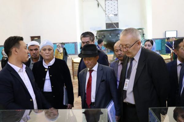 Түркістан: &laquo;Әзірет Сұлтан&raquo; қорық-музейінде &laquo;Сыйға берілген жәдігерлер&raquo; атты көрме ашылды