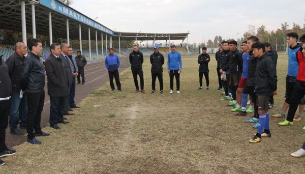 Түркістан: Мақтаарал ауданының әкімі &laquo;Мақтаарал&raquo; футбол клубының ұжымымен кездесті