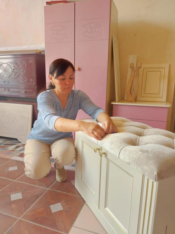 Шымкент: Выпускница проекта &laquo;Бизнес бастау&raquo; открыла мебельный цех